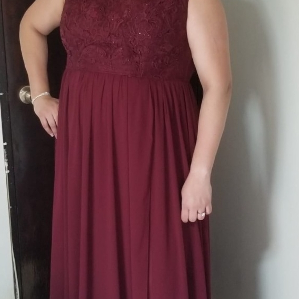 Elegant Burgundy Lace Evening Dress